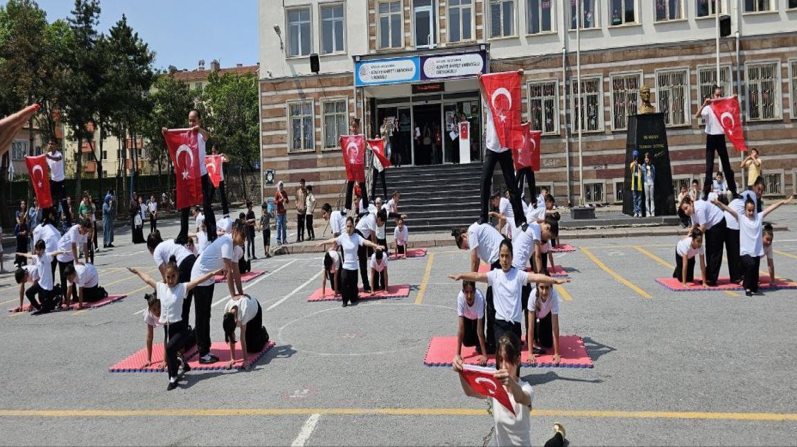 19 MAYIS GENÇLİK VE SPOR BAYRAMI OKULUMUZDA ÇOŞKUYLA KUTLANDI
